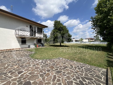 Foto Villa singola a Piove di Sacco di 266 m² con 6 locali in vendita