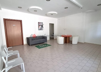 Foto Negozio in Via Grecia 22, Aprilia Inghilterra - Zona 167 di 89 m²