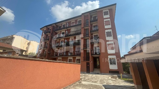 Foto Appartamento in Via Cassolnovo 7, Abbiategrasso di 115 m² con 4 locali