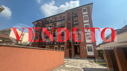 Foto Appartamento in Via Cassolnovo 7, Abbiategrasso di 115 m² con 4 locali