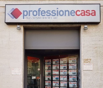 Foto Negozio in Via della Pace 257, Grosseto Stazione - Via Roma di 35 m²