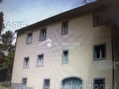 Foto Villa unifamiliare a Montecatini Val di Cecina di 480 m² con 12 locali