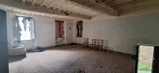 Foto Casa indipendente a Pescaglia Centro di 153 m² con 9 locali in vendita