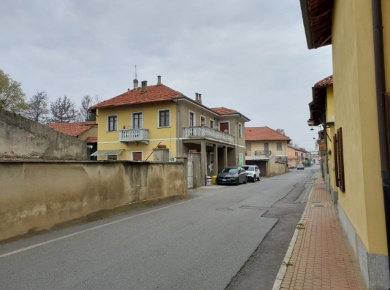 Foto Casa indipendente a Trofarello Centro di 212 m² con 8 locali