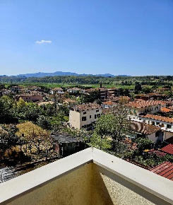 Foto Appartamento a Collesalvetti Centro di 110 m² con 6 locali in vendita