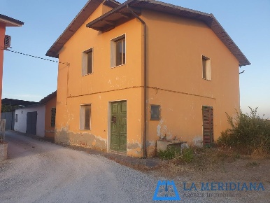 Foto Casa indipendente a Lamporecchio Centro di 195 m² con 8 locali