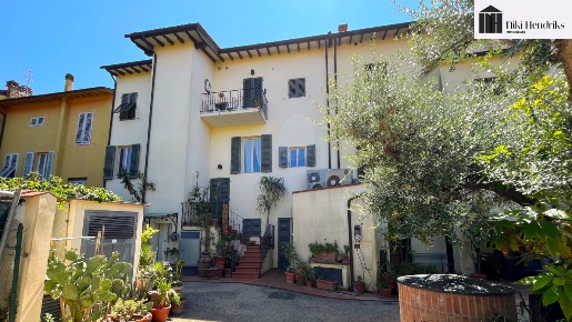 Foto Casa indipendente a Santa Croce sull'Arno Centro di 325 m² in vendita