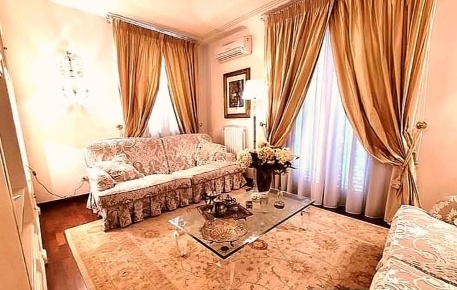 Foto Appartamento a Massa Centro di 130 m² con 4 locali in vendita