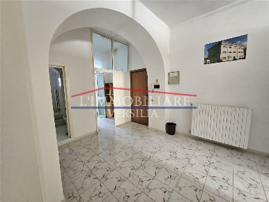 Foto Appartamento a Massa Centro di 90 m² con 4 locali in vendita