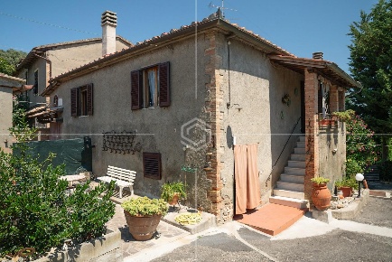 Foto Villa unifamiliare a San Gimignano Centro di 320 m² con 8 locali