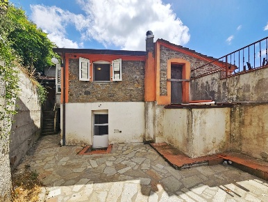 Foto Appartamento in Via Canepari 70, Fosdinovo di 148 m² con 5 locali