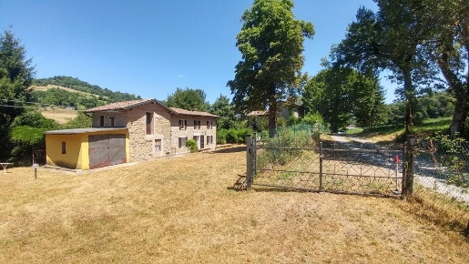 Foto Rustico in pulano 10, Castel d'Aiano di 220 m² con 8 locali in vendita