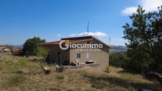 Foto Villa singola in Via Praticello 46, Potenza di 182 m² con 6 locali