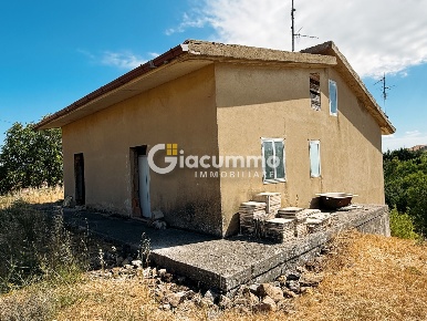 Foto Villa singola in Via Praticello 46, Potenza di 182 m² con 6 locali