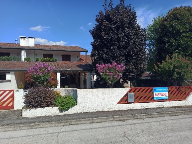 Foto Villa bifamiliare in Via Europa 45, Barbarano Mossano di 320 m²