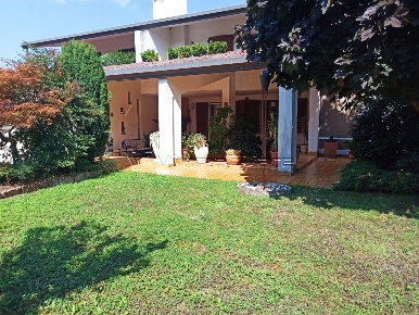 Foto Villa bifamiliare in Via Europa 45, Barbarano Mossano di 320 m²