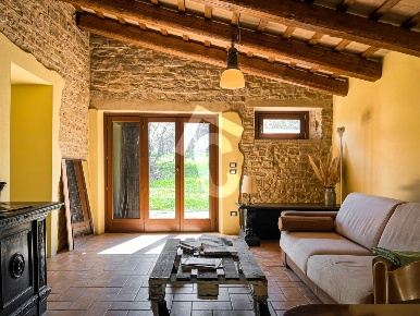 Foto Casale a Serra San Quirico di 269 m² con 10 locali in vendita