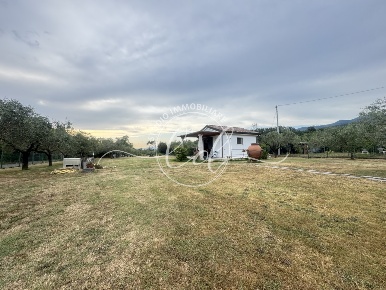Foto Terreno edificabile a Luni di 250 m² in vendita