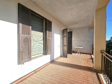 Foto Appartamento in Vicolo Turì 57, Sarzana di 106 m² con 4 locali