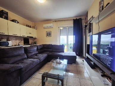 Foto Appartamento in Via Aldo Moro, Pianella Centro di 70 m² con 5 locali