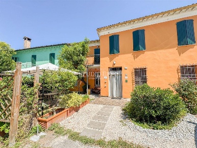 Foto Case semi ndipendenti a Bagnacavallo Villanova di 180 m² con 6 locali