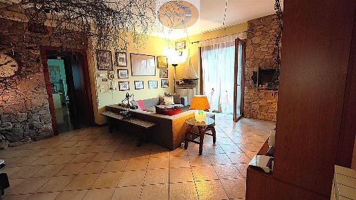 Foto Appartamento in Via Cesana e Villa, Biassono Centro di 109 m²