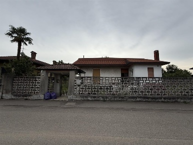 Foto Villa unifamiliare in via puecher, Magenta Centro di 150 m² in vendita