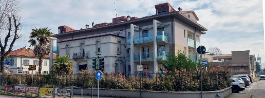 Foto Appartamento in Via Federico Confalonieri, Villasanta di 230 m²