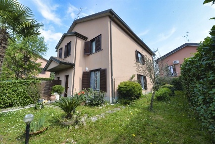 Foto Villa bifamiliare in Via Vasco Pratolini, Vimercate Oreno, Velasca
