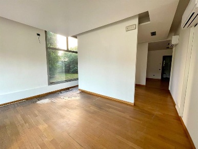 Foto Negozio a Buguggiate di 150 m² con 1 locali in vendita