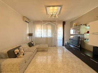 Foto Appartamento in Via Don Sturzo, San Martino in Strada di 87 m²