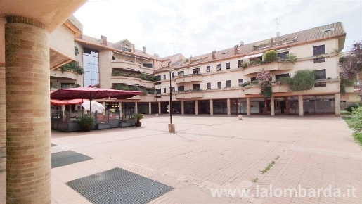 Foto Ufficio in Vicolo Cortelunga, Nova Milanese di 86 m² con 3 locali
