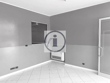 Foto Negozio in Viale Stazione, Montegrotto Terme Centro di 90 m²