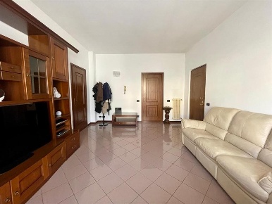 Foto Appartamento in Via Monte Confinale, Varese Valle Olona di 100 m²