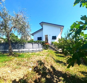 Foto Appartamento a Follo Riccò Del Golfo di 168 m² con 5 locali in vendita