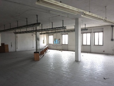 Foto Magazzino in via morgagni, Porto San Giorgio di 250 m² in affitto