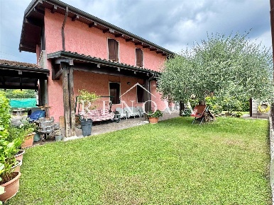 Foto Villa unifamiliare in Via Porto, Cavaion Veronese Sega di 240 m²