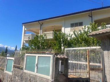 Foto Appartamento in VIA SACERDOTE DOMENICO MARTIRE, Mendicino di 110 m²