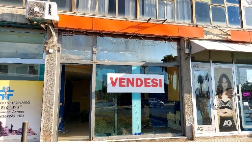 Foto Locale commerciale a Augusta Centro di 65 m² con 1 locali in vendita
