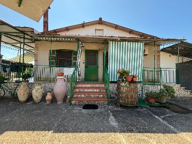 Foto Casa indipendente in Via Tufariello 32, Battipaglia di 70 m²