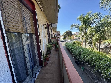 Foto Appartamento in Via Spoto 23, Aci Catena Centro di 115 m² con 3 locali