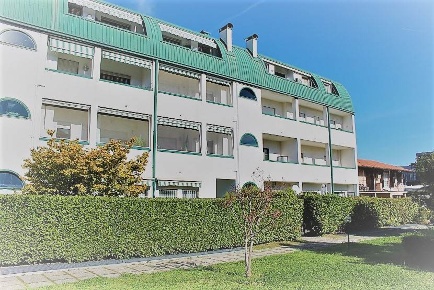 Foto Appartamento in Via Lampugnano, Milano Trenno di 8 m² con 1 locali