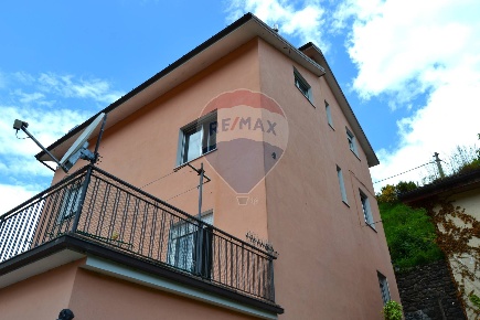 Foto Appartamento a Rezzoaglio Cabanne di 200 m² con 10 locali in vendita