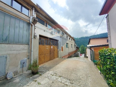 Foto Capannone industriale in Via Ripe, Fiorano al Serio di 650 m²