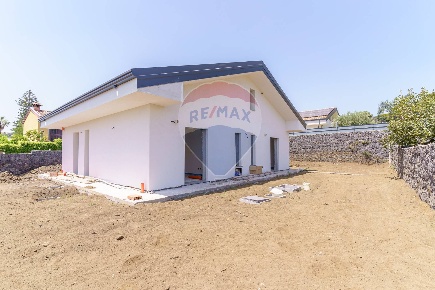 Foto Villa singola in Via Luciano Pavarotti, Viagrande Centro di 177 m²