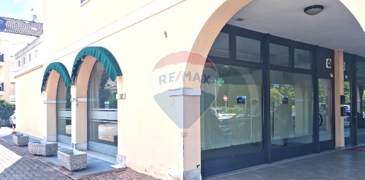 Foto Negozio in via Colli Euganei, Saccolongo Centro di 92 m² con 1 locali