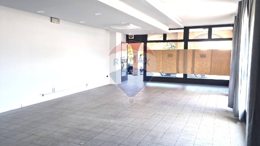Foto Negozio in via Colli Euganei, Saccolongo Centro di 92 m² con 1 locali