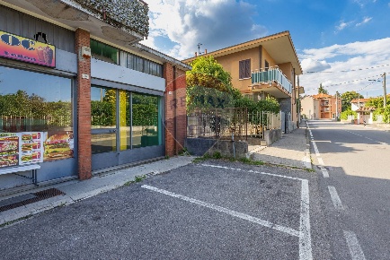 Foto Negozio in VIA DE AMICIS, Cairate Bolladello Peveranza di 30 m²