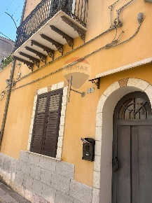 Foto Appartamento in VIA TAROLLO, Partinico di 180 m² con 6 locali