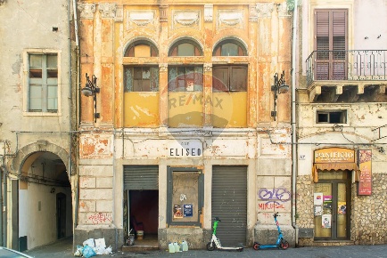 Foto Locale commerciale in Via Giuseppe Garibaldi, Catania Centro Storico